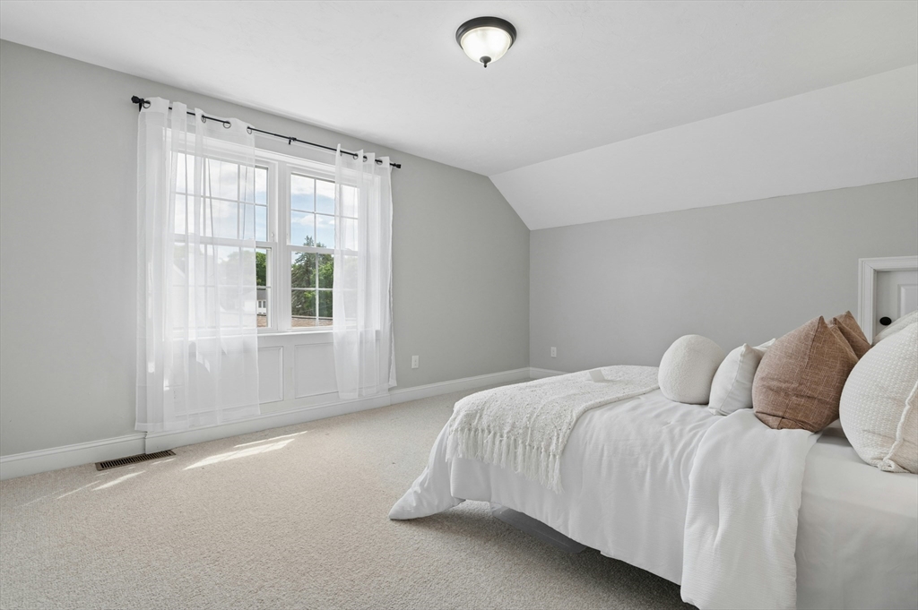 129 Derby Street Worcester, MA 01604 - Photo 24 of 41