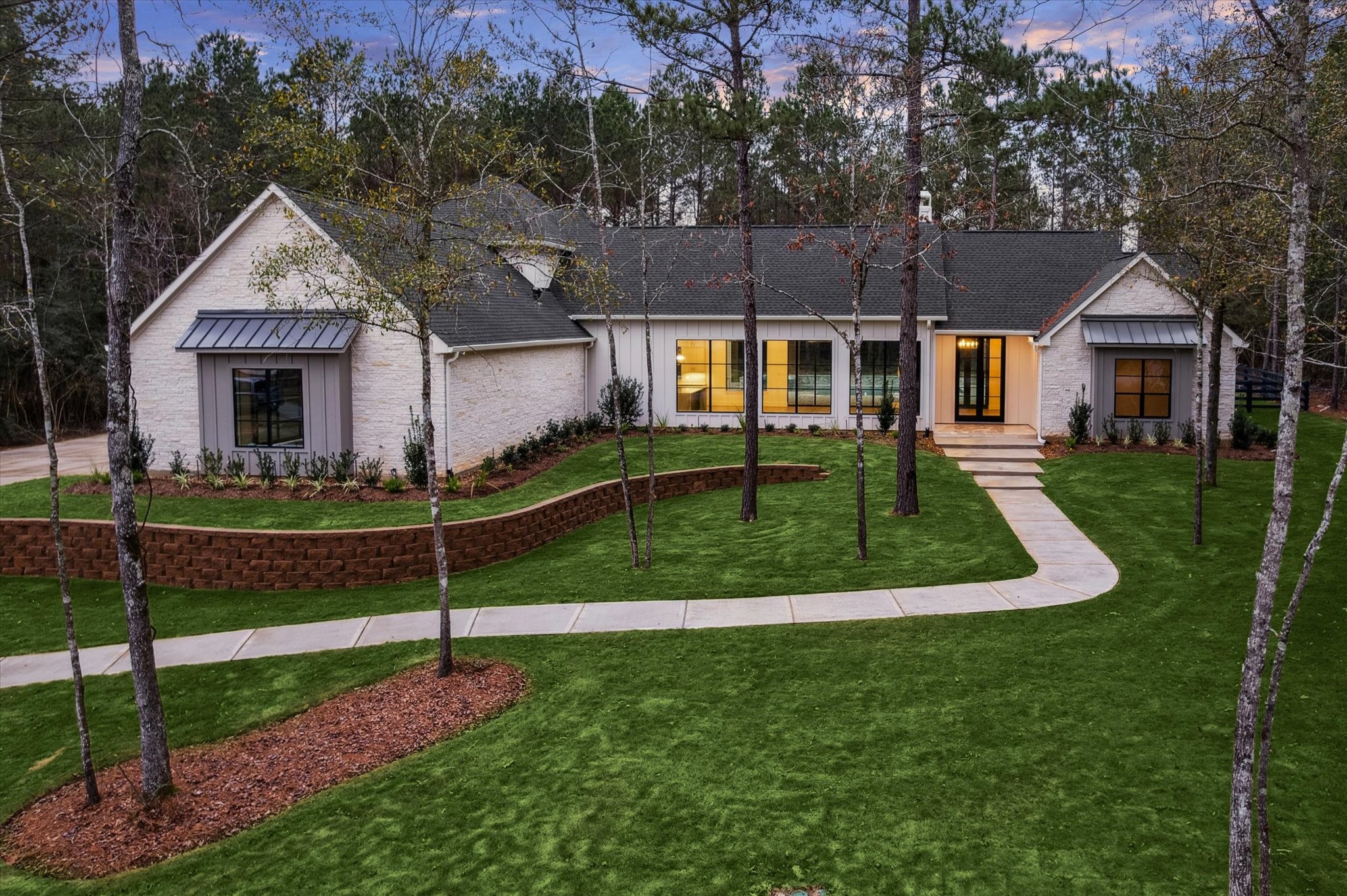 a view of a house with a yard