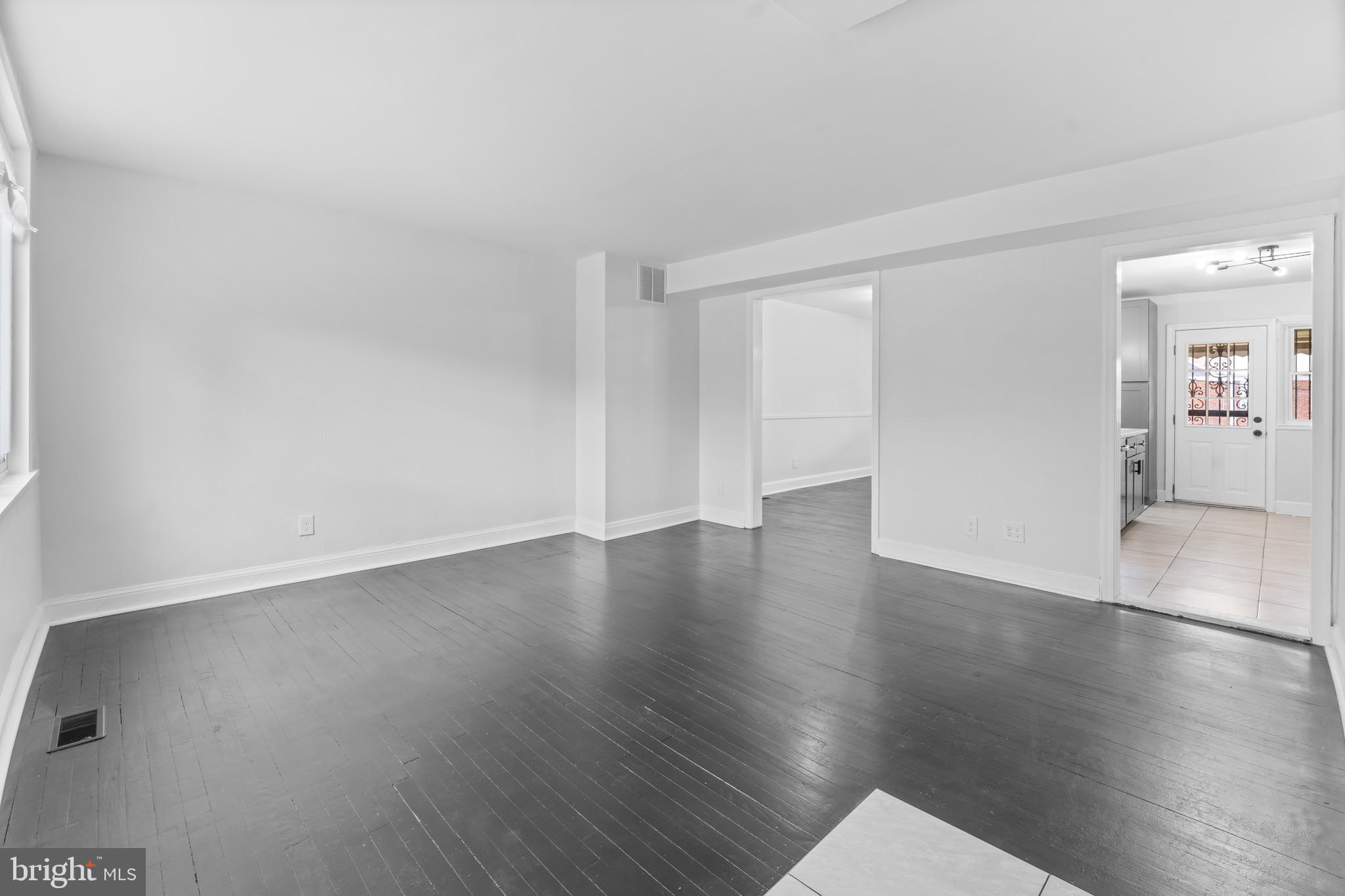 1632 Lochwood Road Baltimore, MD 21218 - Photo 4 of 46 Gallery Image 4