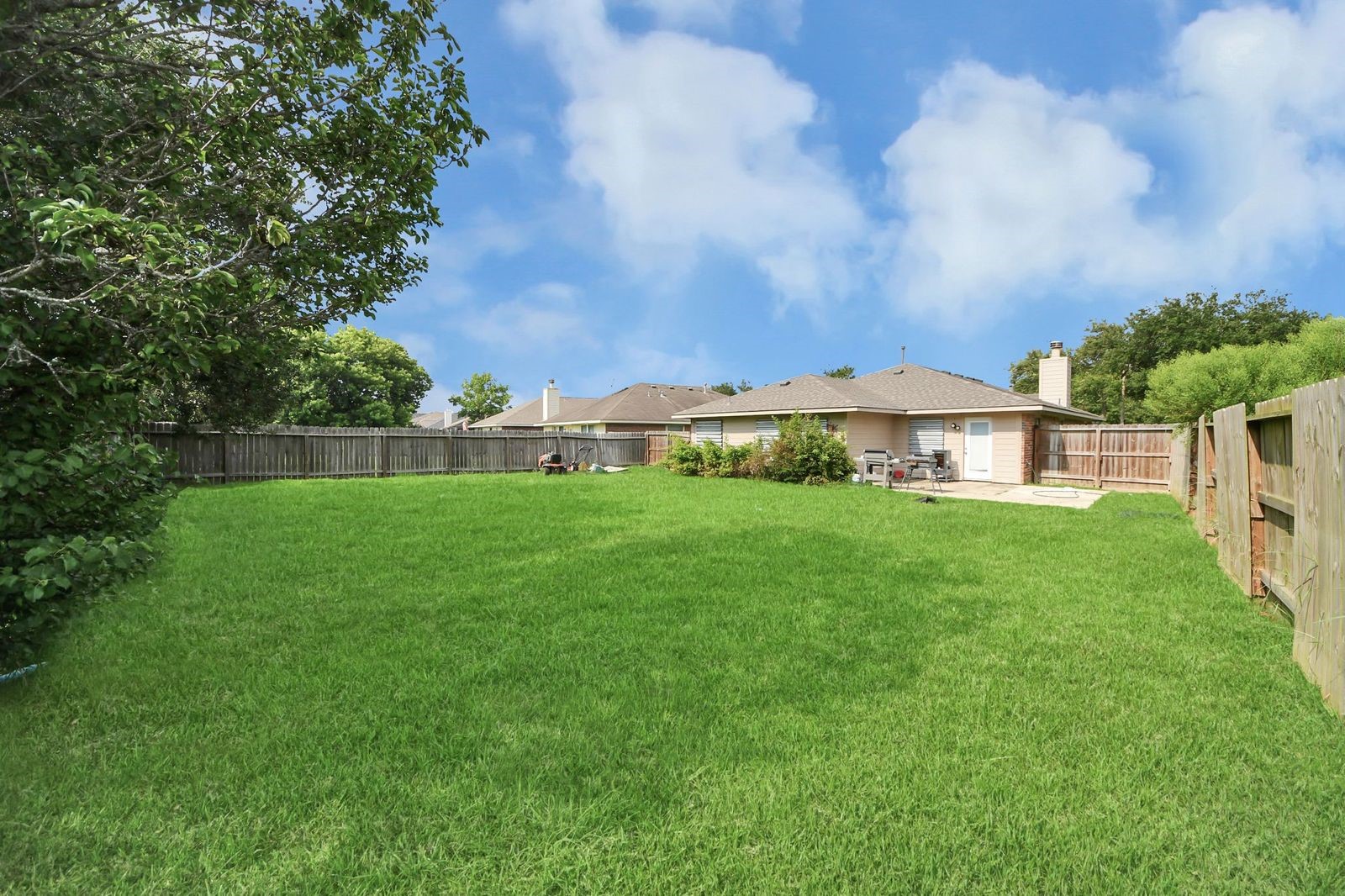 137 Rustic Colony Lane Dickinson, TX 77539 - Photo 11 of 13 Large backyard, endless posibilites