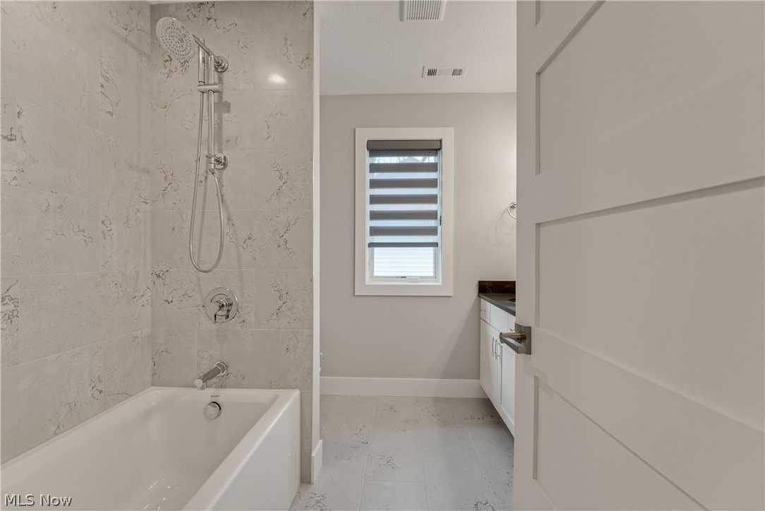 26650 Hurlingham Road Beachwood, OH 44122 - Photo 39 of 47 Jack and Jill Bathroom