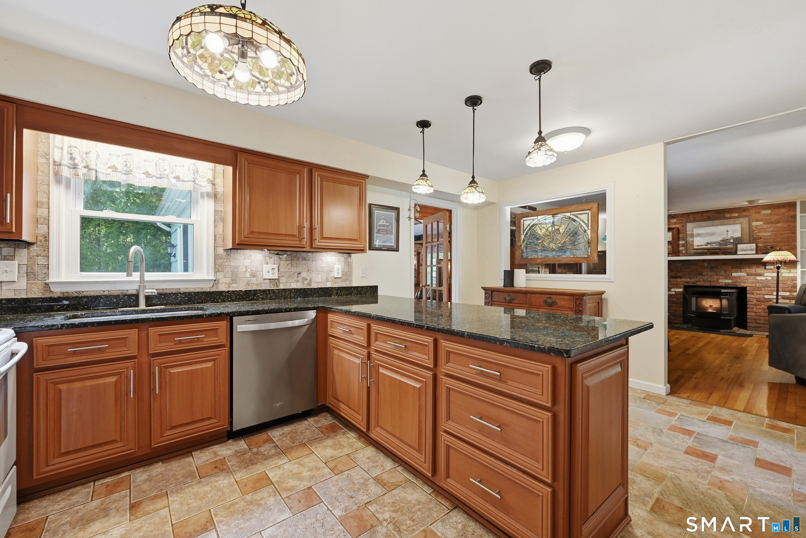 27 Danvers Road New Milford, CT 06776 - Photo 4 of 36 Gallery Image 4