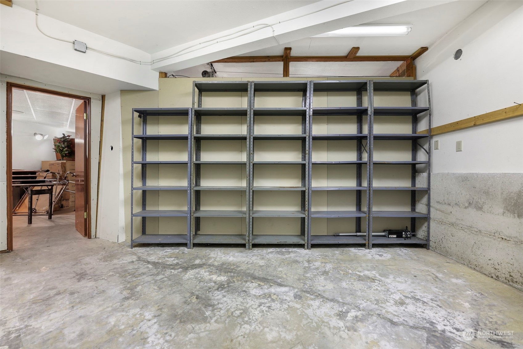 33600 132nd Street Southeast Sultan, WA 98294 - Photo 37 of 40 a view of an empty room with empty shelves