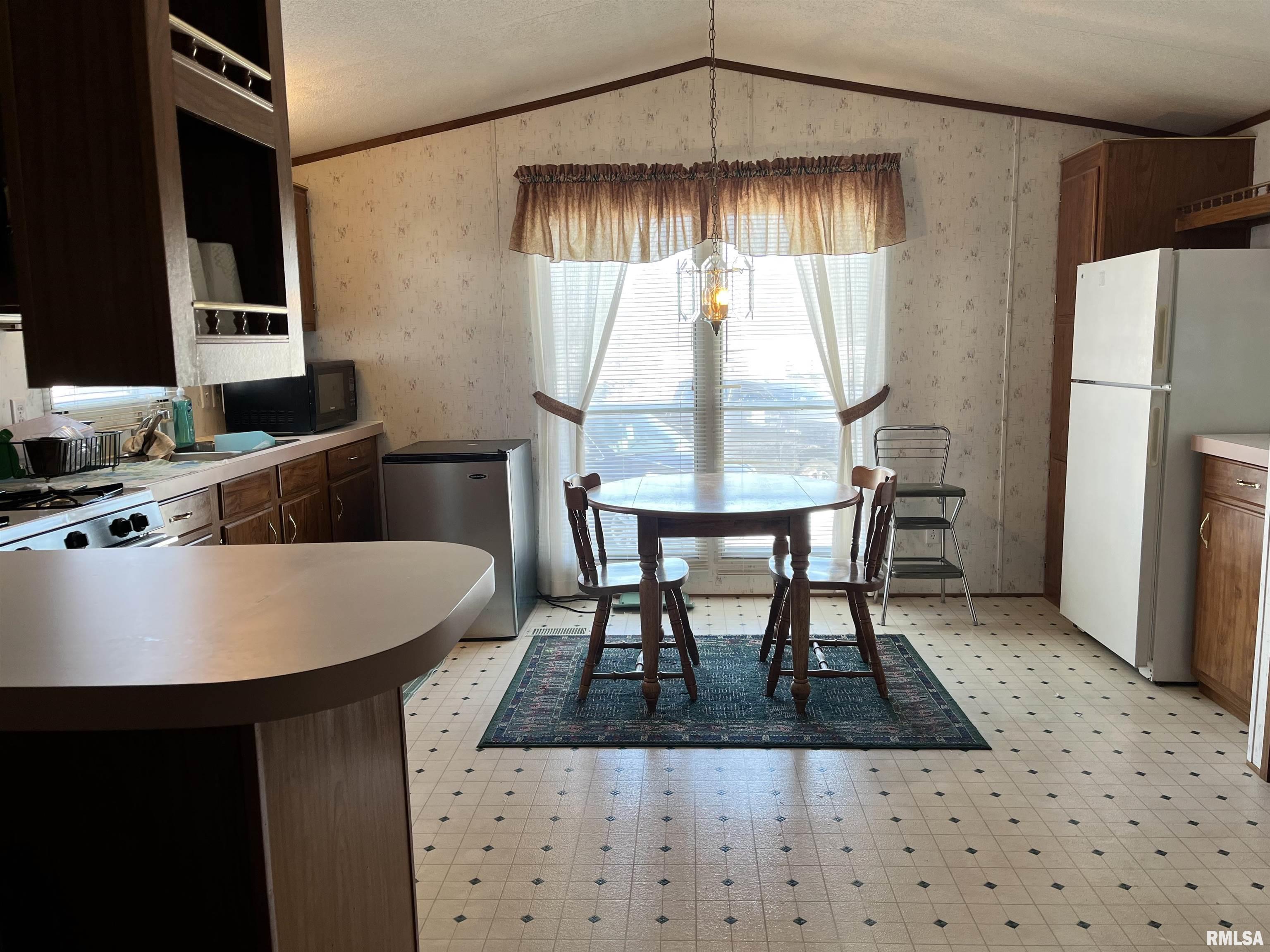 1515 North Lincoln Avenue, Unit 14 Springfield, IL 62702 - Photo 2 of 8