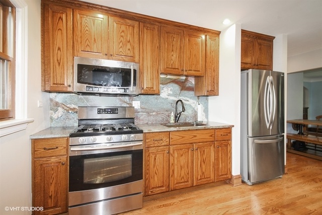 9048 Maple Avenue Burr Ridge, IL 60527 - Photo 3 of 10