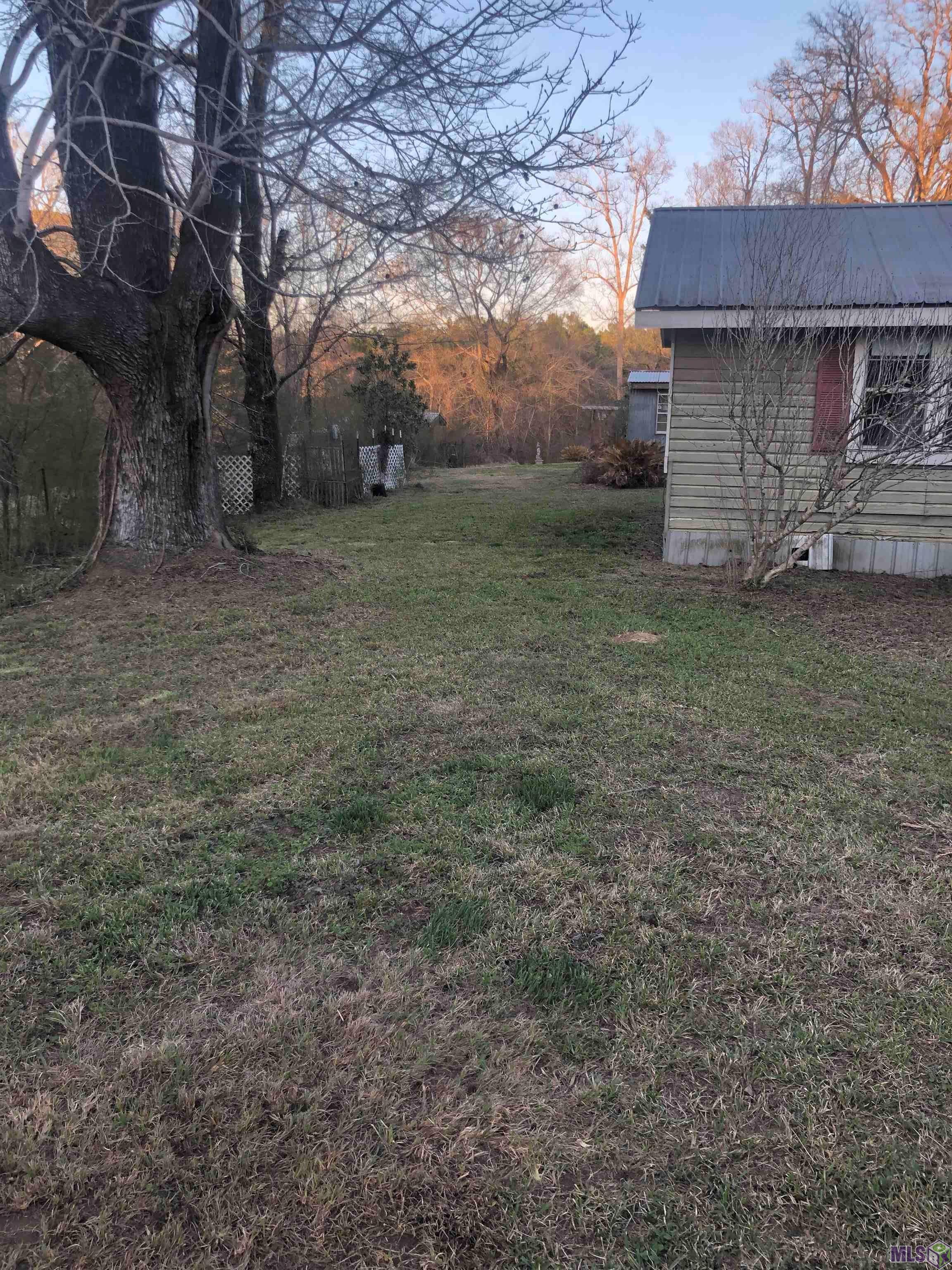 2713 La Highway Clinton, LA 70722 - Photo 11 of 16 Left of House - Evening