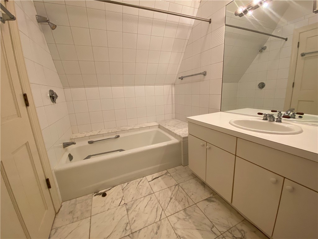 61 Ledge Road, Unit J Newport, RI 02840 - Photo 28 of 36