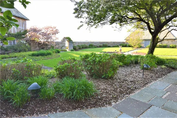 $4,800 | 61 Ledge Road, Unit J, Newport, RI 02840