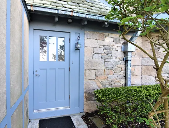 $4,800 | 61 Ledge Road, Unit J, Newport, RI 02840