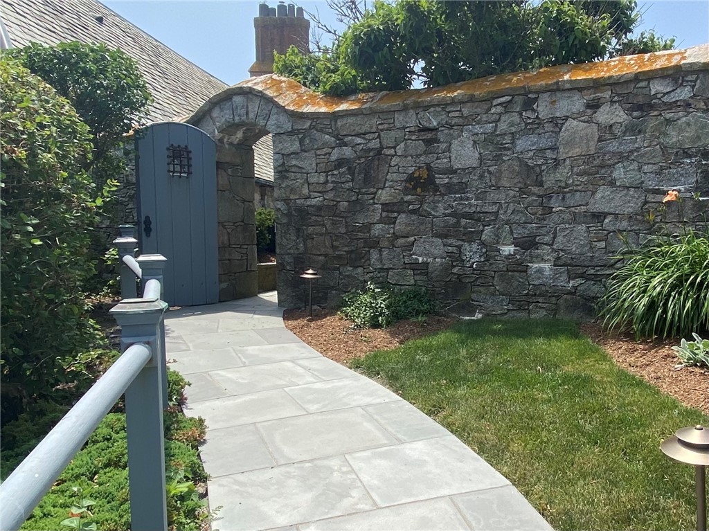 61 Ledge Road, Unit J Newport, RI 02840 - Photo 35 of 36