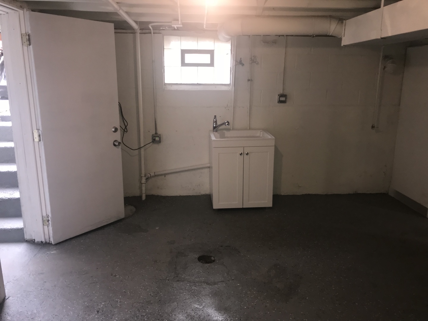 3710 147th Place Midlothian, IL 60445 - Photo 13 of 13 a utility room with a window