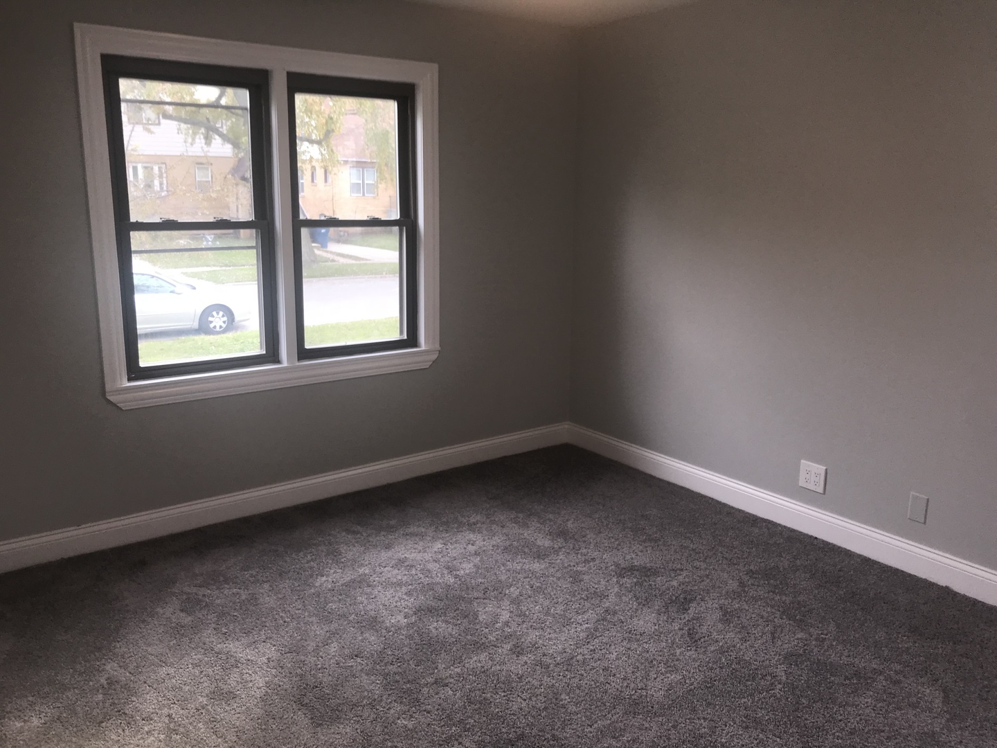 3710 147th Place Midlothian, IL 60445 - Photo 10 of 13 an empty room with a window