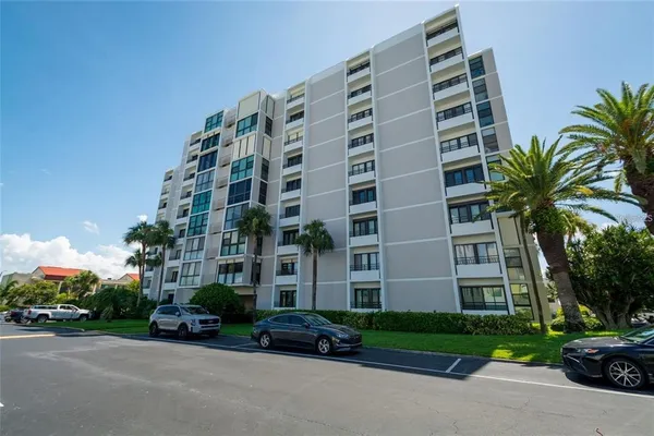 $2,300 | 855 Bayway Boulevard, Unit 303, Clearwater Beach, FL 33767
