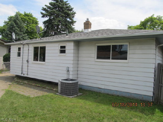 360 Skyview Road Old Brooklyn, OH 44109 - Photo 3 of 10