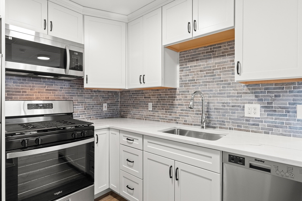 141 Prospect Street Gloucester, MA 01930 - Photo 16 of 32