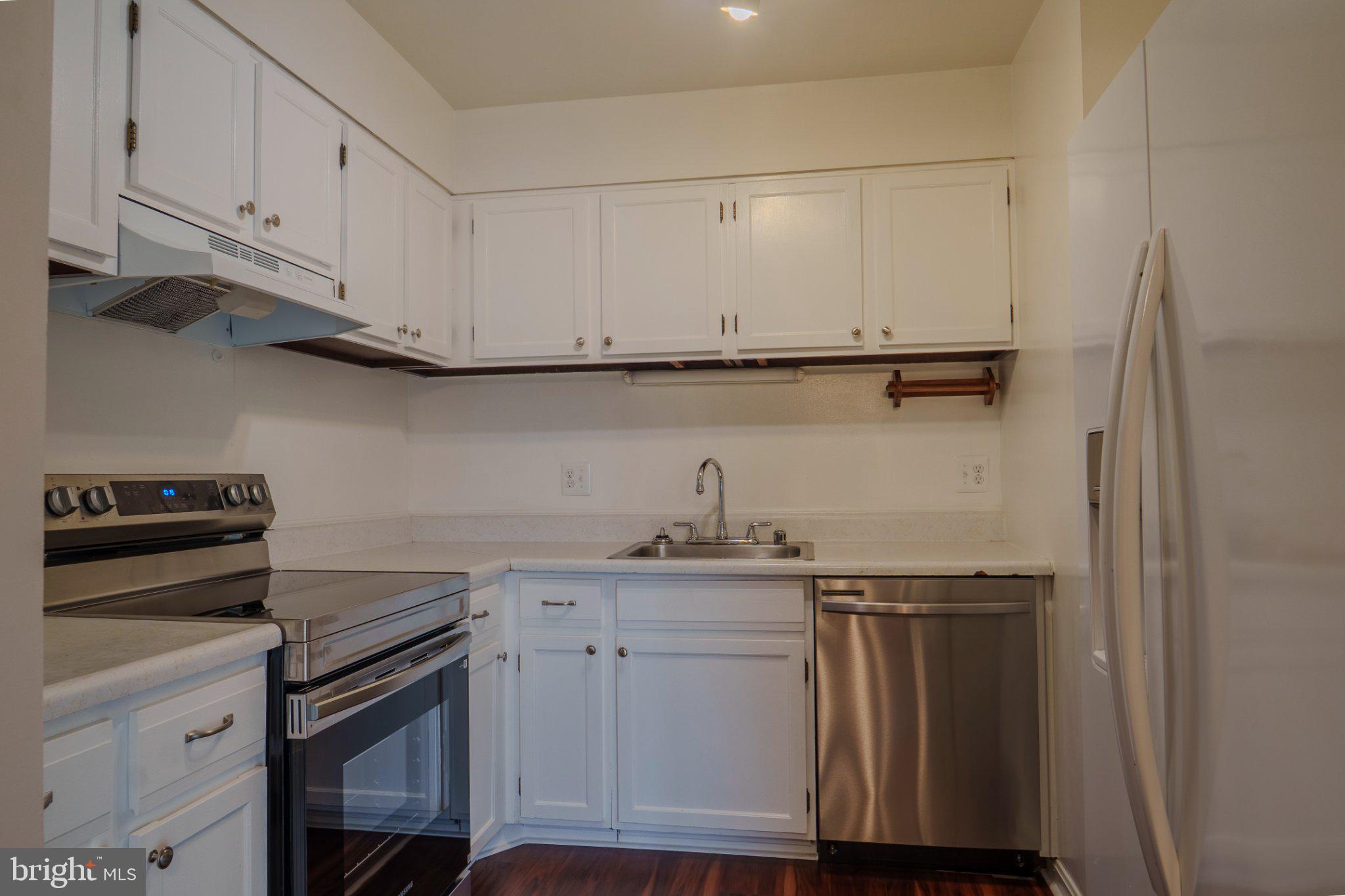 6147 Edsall Road, Unit N Alexandria, VA 22304 - Photo 7 of 28 Modern kitchen with sleek finishes.