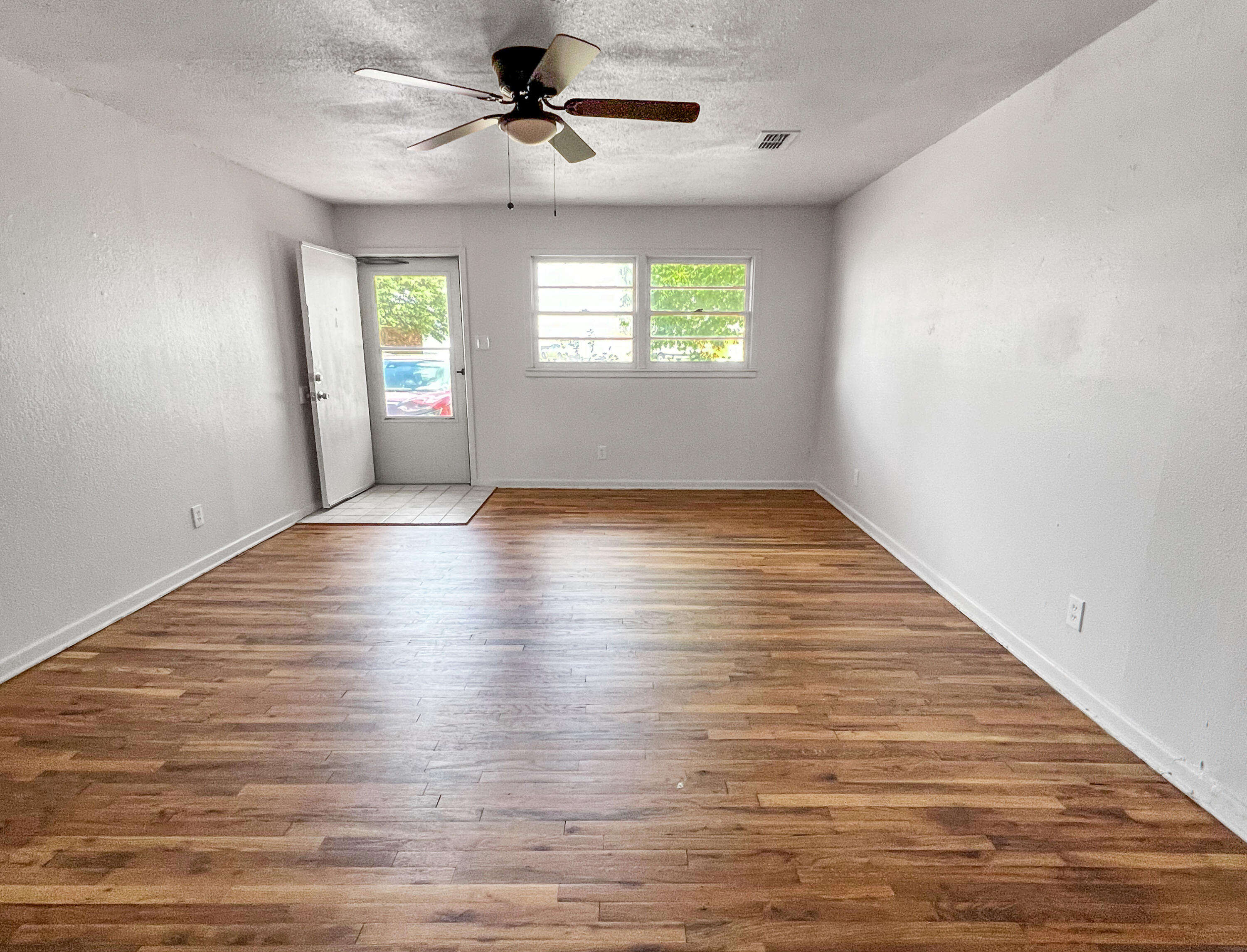 5607 43rd Street Lubbock, TX 79414 - Photo 4 of 10 living 1