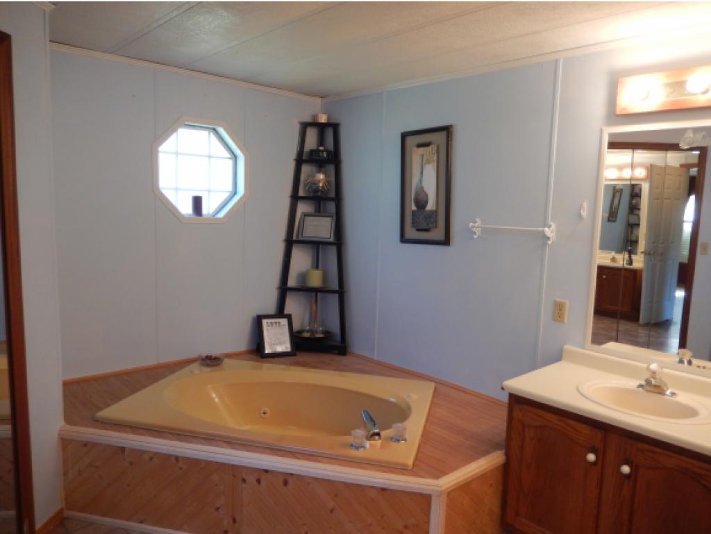 2 Bermuda Lane Rochester, NH 03867 - Photo 5 of 16