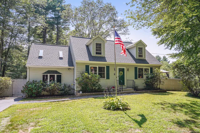 $457,000 | 21 Birch Avenue, Thompson, CT 06277