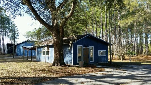 4128 Pate Pond Road Vernon, FL 32462 - Photo 13 of 21 600+ sq. ft. party house with kitchen