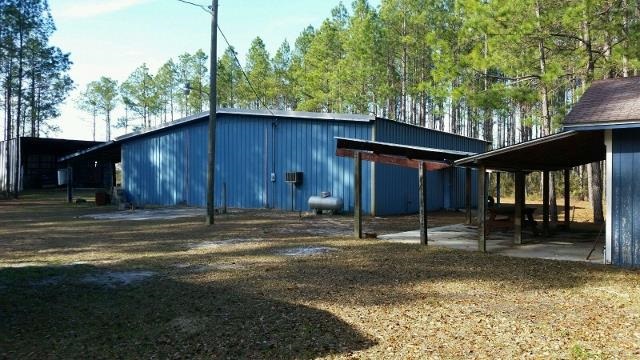 4128 Pate Pond Road Vernon, FL 32462 - Photo 18 of 21 2700 sq. ft. building with concrete floors