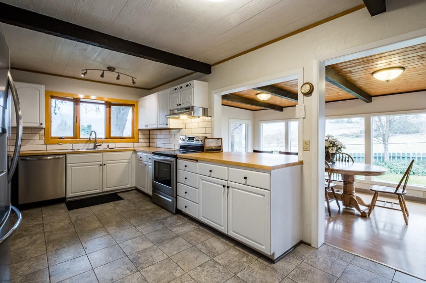 101 East Valley View Road Ashland, OR 97520 - Photo 16 of 46 101 E Valley View-16