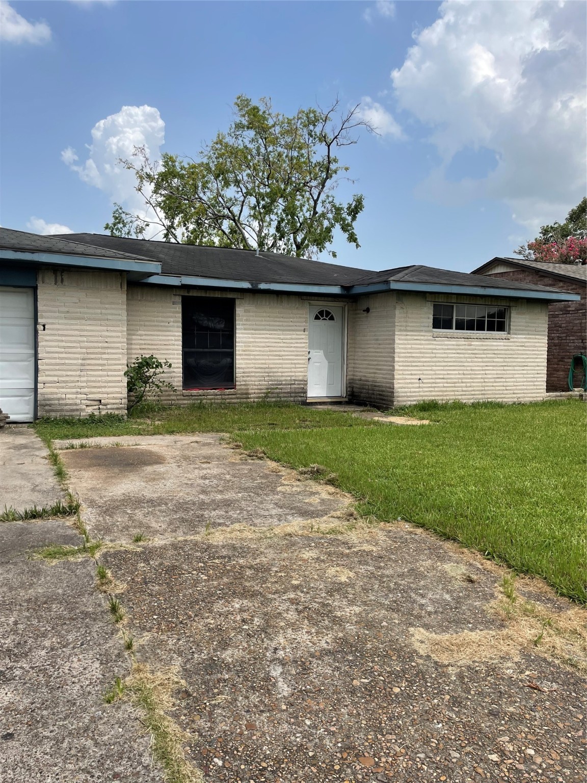 814 Deercrest Street Channelview, TX 77530 - Photo 2 of 14 a front view of a house with a yard