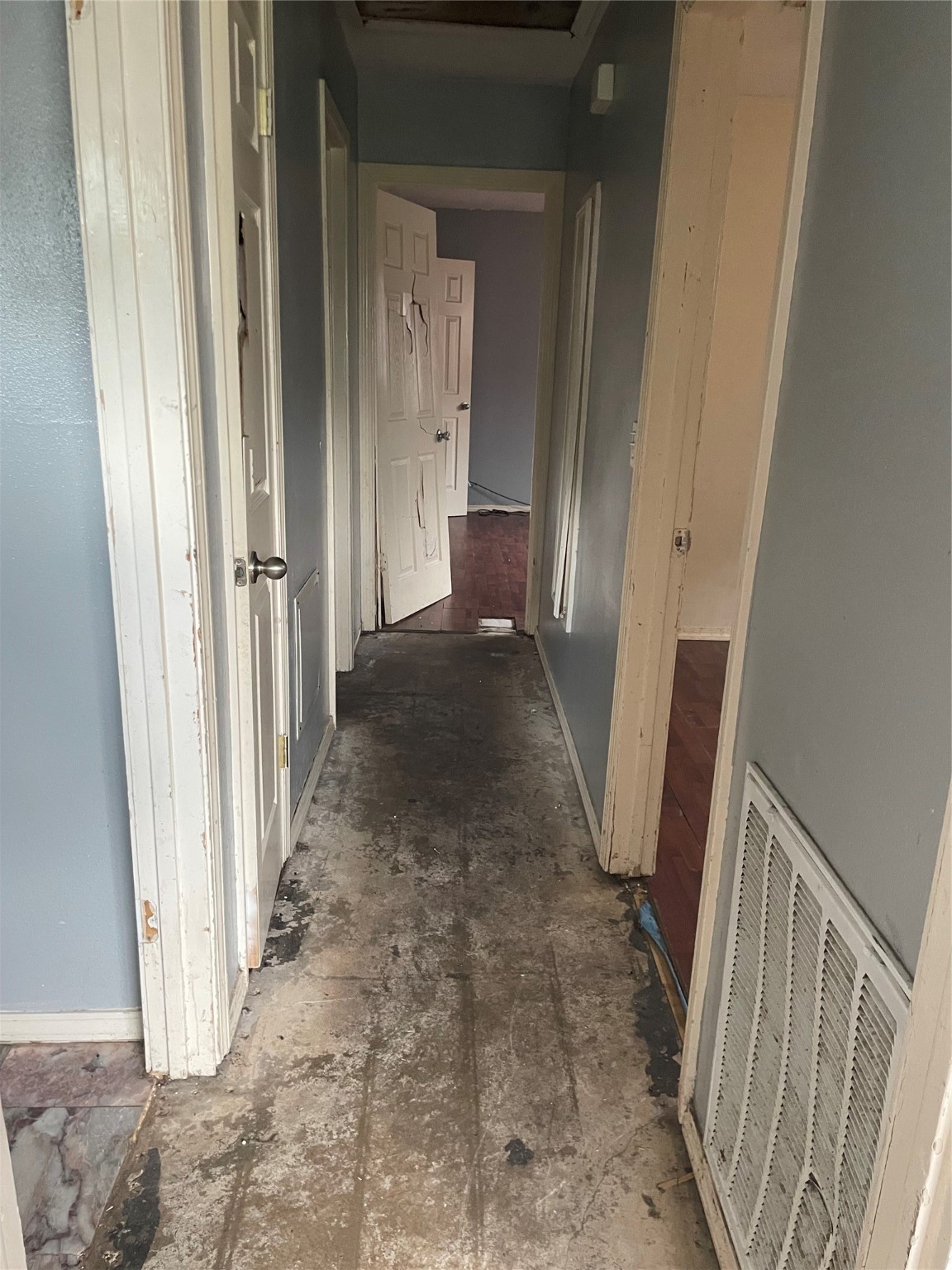 814 Deercrest Street Channelview, TX 77530 - Photo 6 of 14 a view of a hallway with wooden floor and entryway