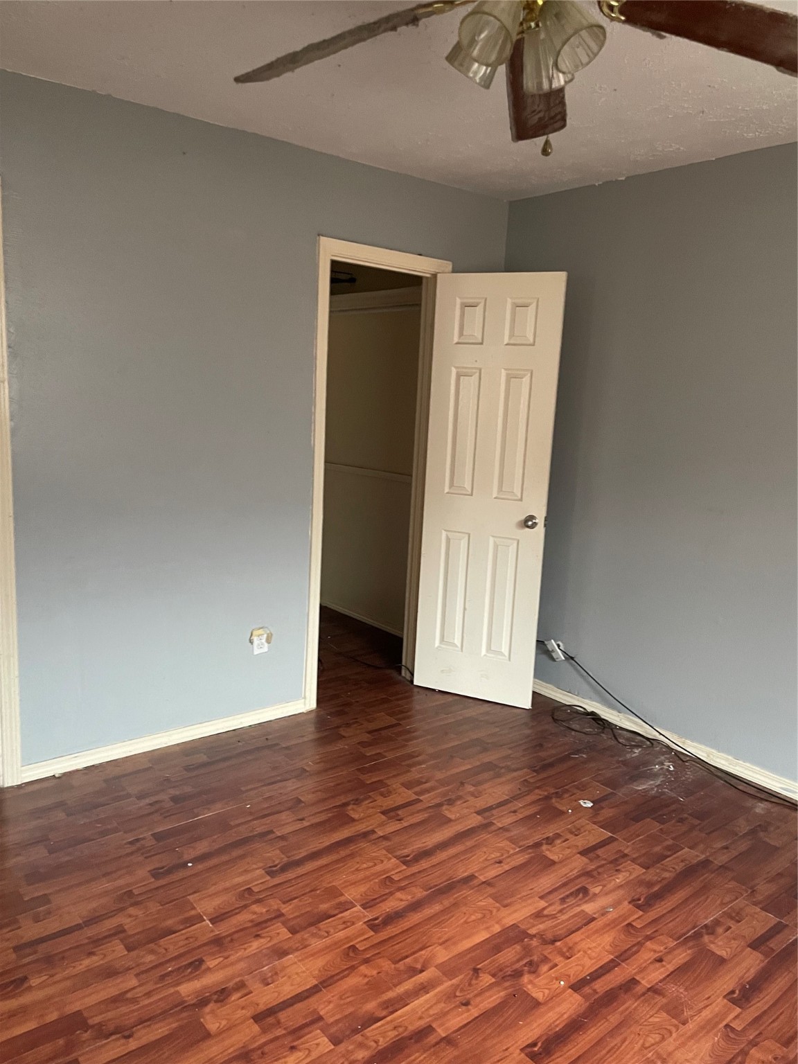 814 Deercrest Street Channelview, TX 77530 - Photo 10 of 14 a view of an empty room with wooden floor