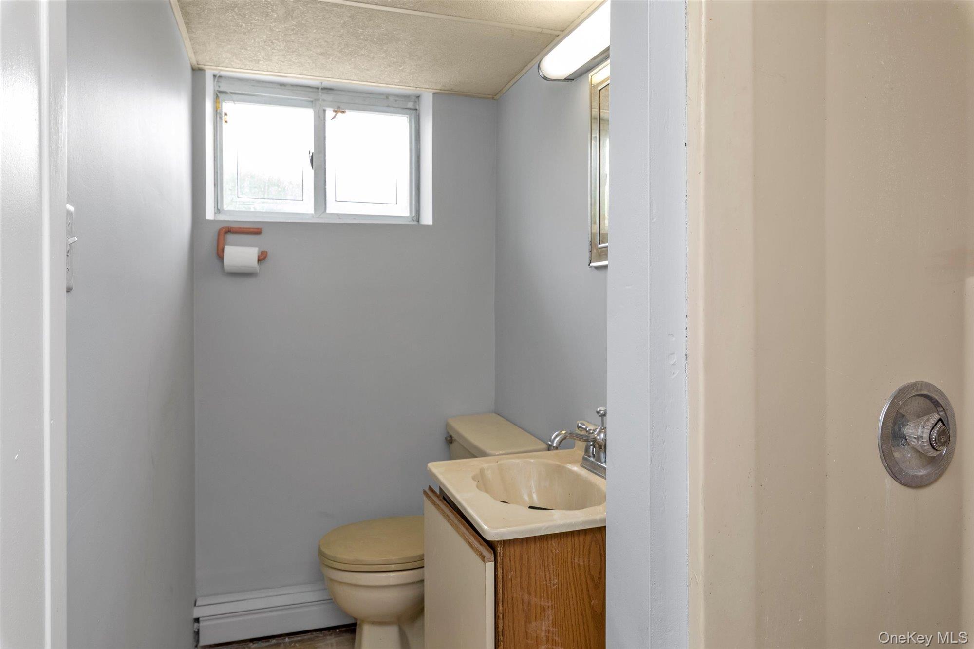2461 Merrick Avenue Merrick, NY 11566 - Photo 25 of 30