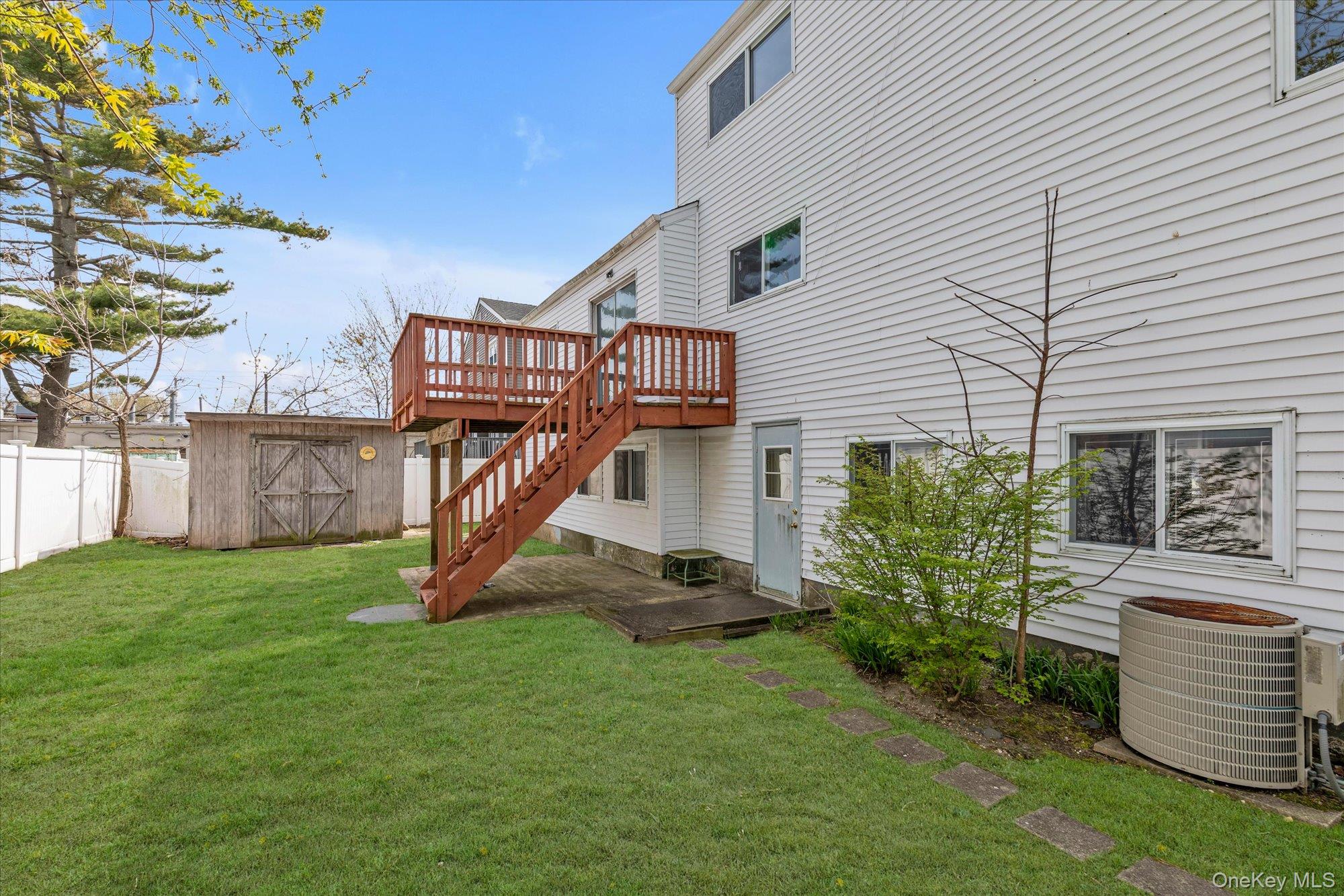 2461 Merrick Avenue Merrick, NY 11566 - Photo 28 of 30