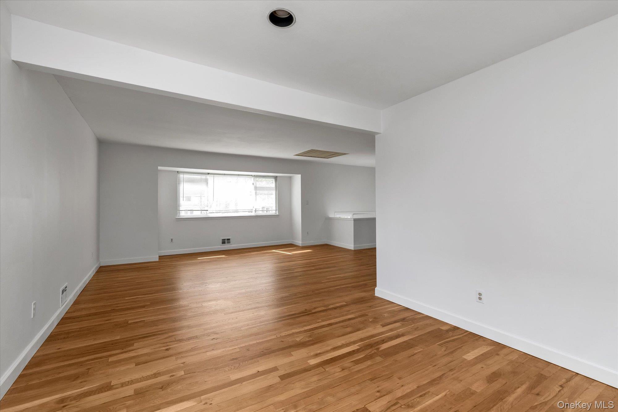 2461 Merrick Avenue Merrick, NY 11566 - Photo 5 of 30