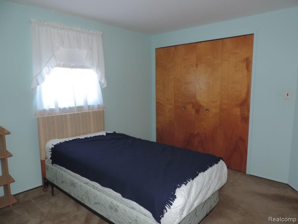 18885 Levan Road Livonia, MI 48152 - Photo 19 of 25 thumb_DSCN2976_1024.jpg