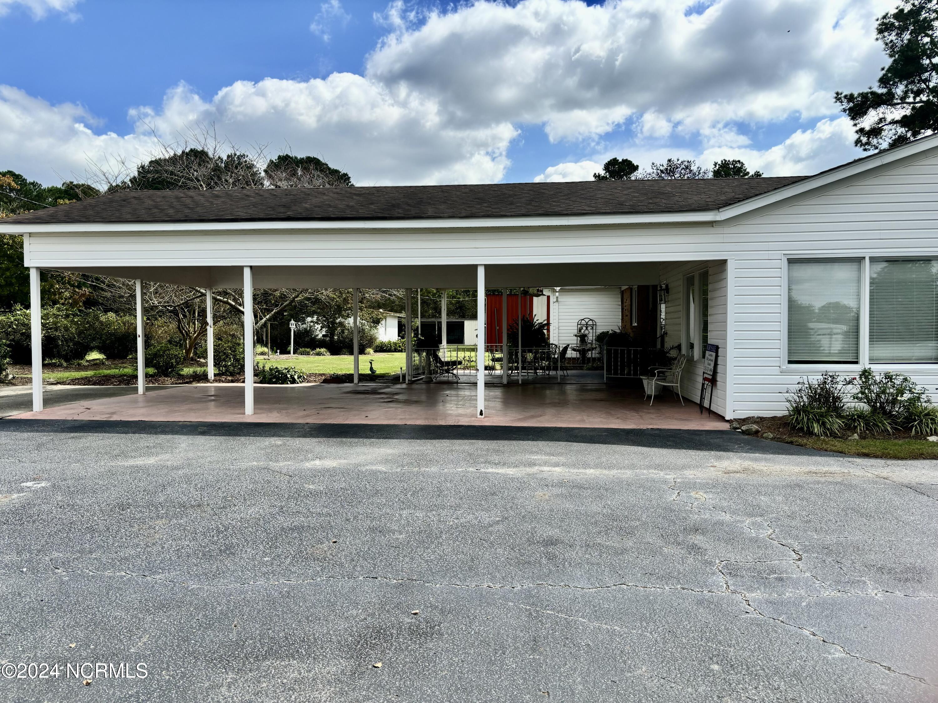 340 West Hanrahan Road Ayden, NC 28513 - Photo 4 of 33 3 car Carport