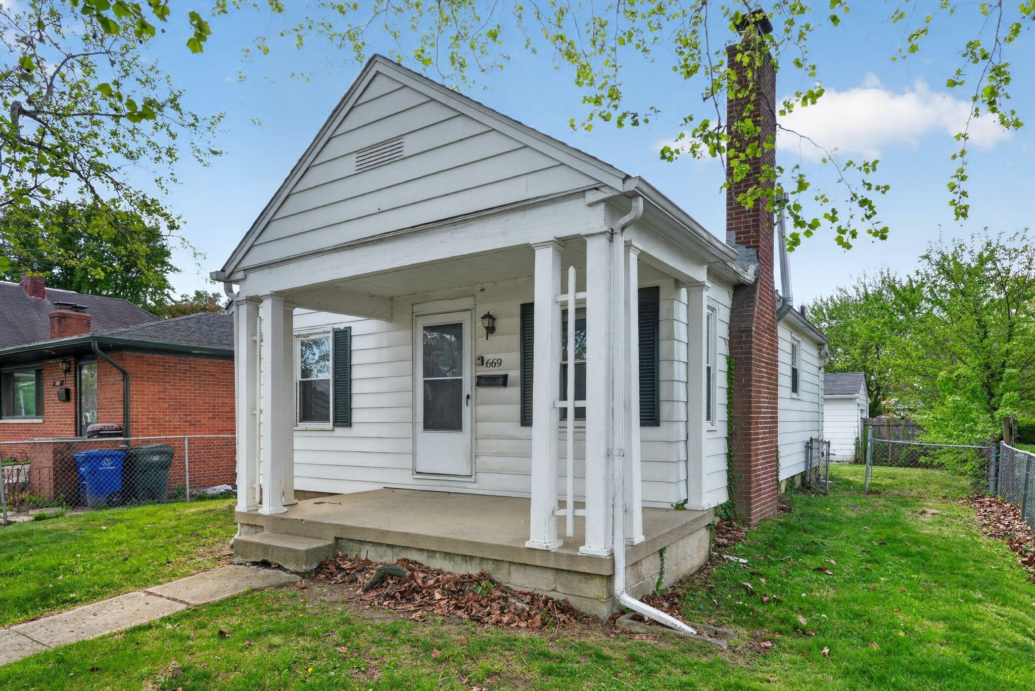 669 South Hampton Road Columbus, OH 43213 - Photo 3 of 28