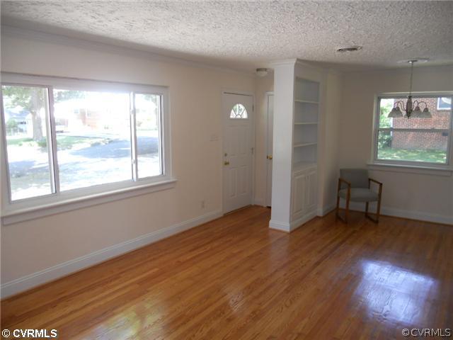 919 Rutherford Road Richmond, VA 23225 - Photo 3 of 8 Living Room