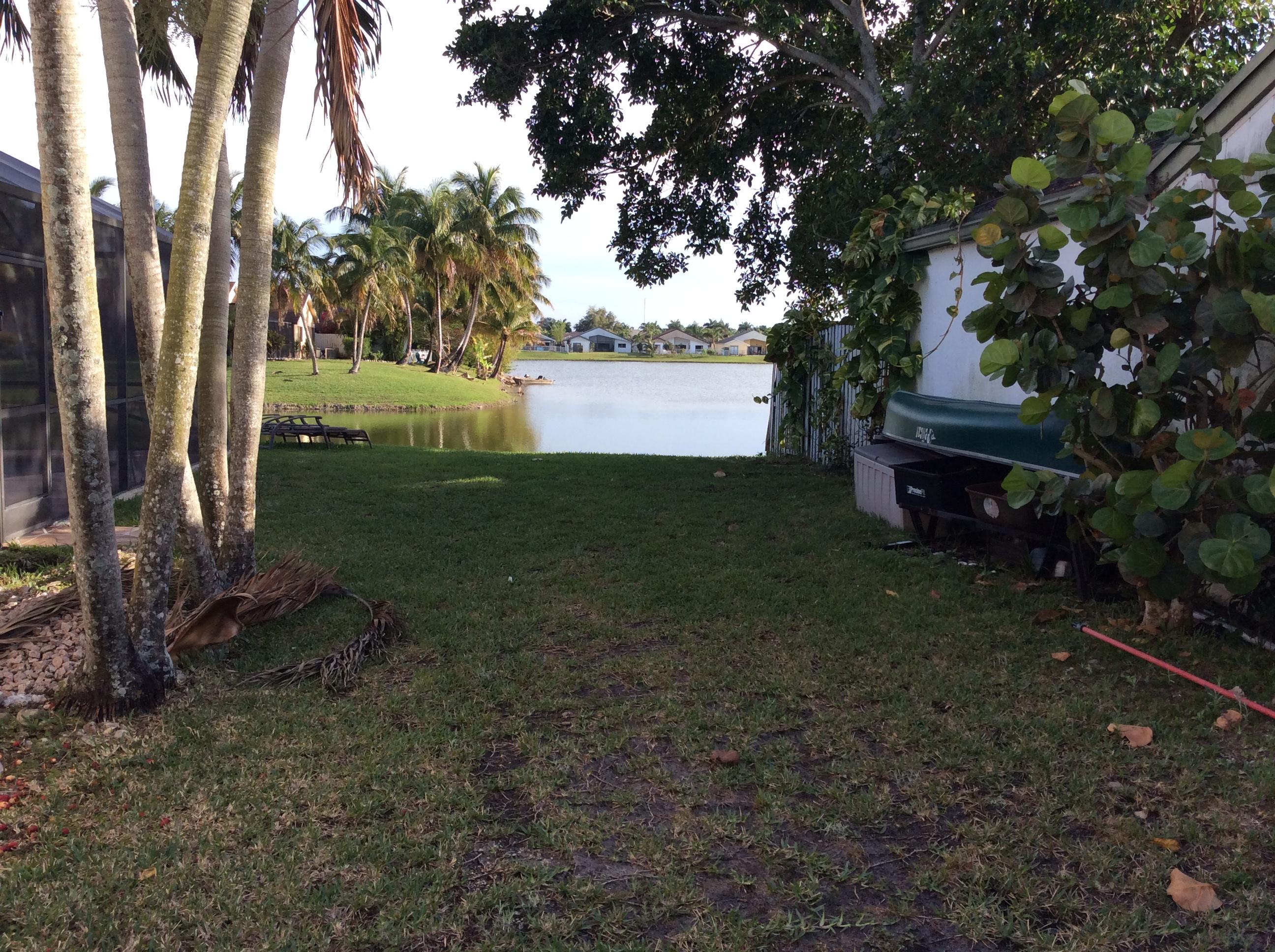 11584 Quiet Waters Lane Boca Raton, FL 33428 - Photo 29 of 31 side yard