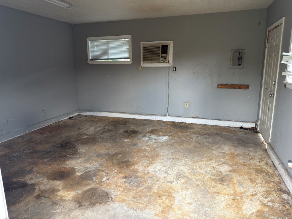 619 Burke Road Pasadena, TX 77506 - Photo 12 of 23 STUDIO ROOM IN SEPARATE BUILDING