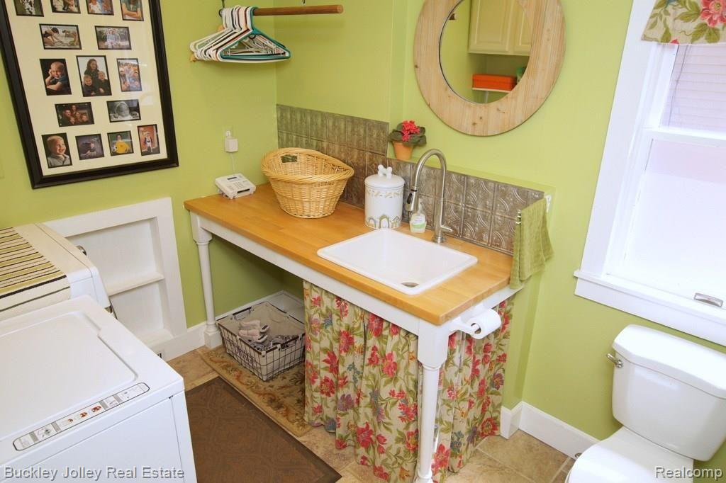 1278 County Farm Road Howell, MI 48843 - Photo 11 of 28 1st Floor Laundry and Half Bath Combo