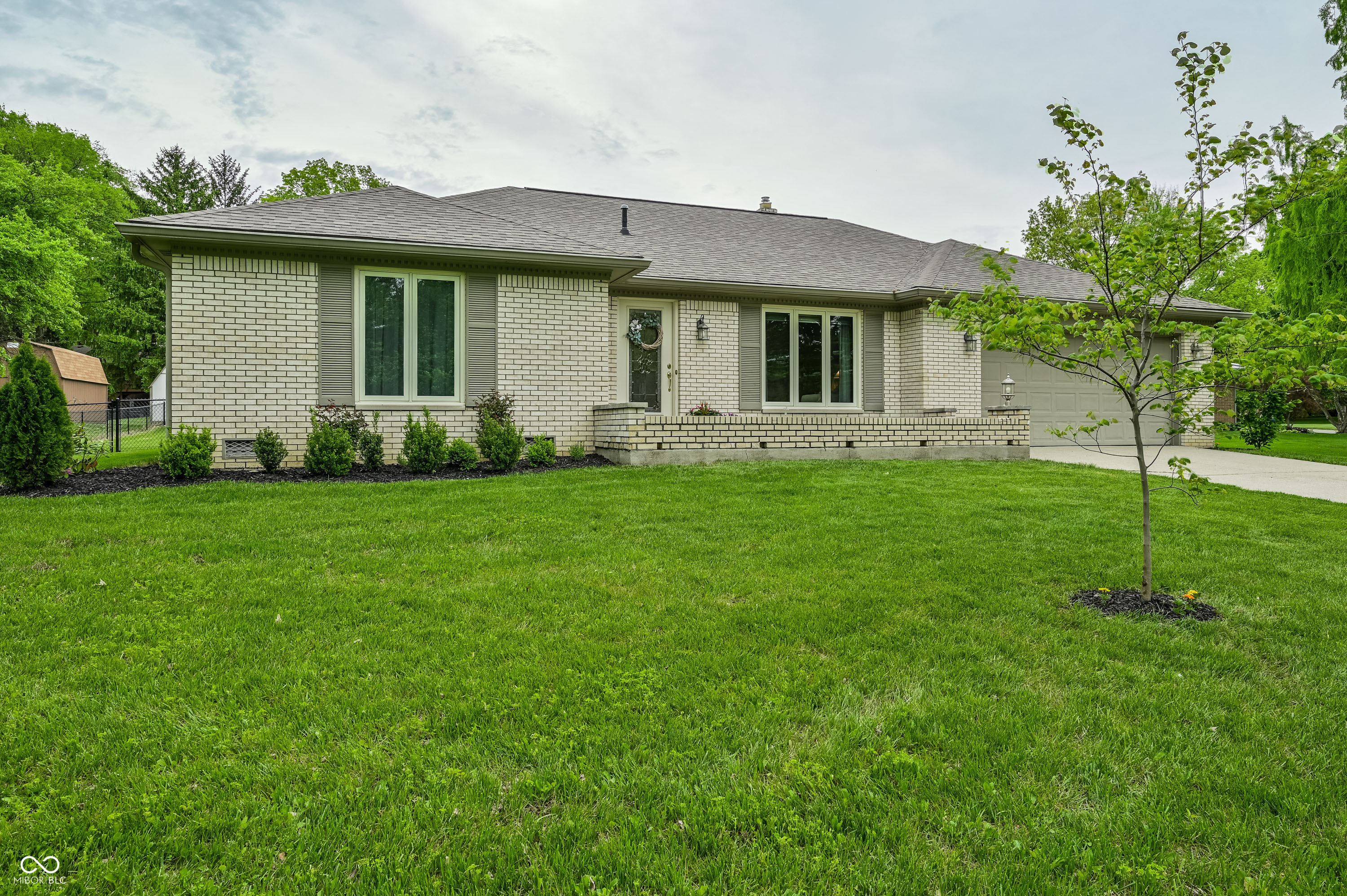 625 Valley Way Road Greenwood, IN 46142 - Photo 2 of 29 Gallery Image 2