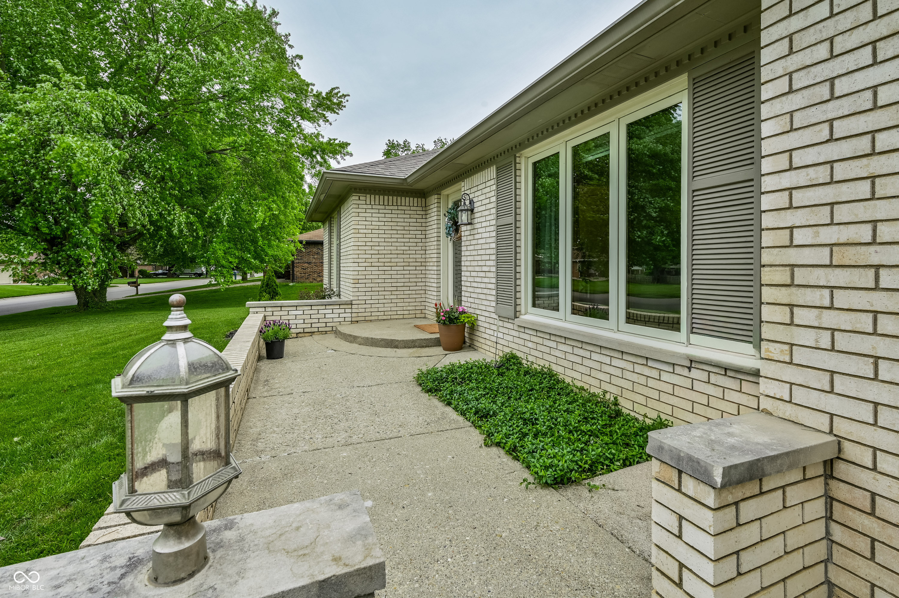 625 Valley Way Road Greenwood, IN 46142 - Photo 3 of 29 Gallery Image 3