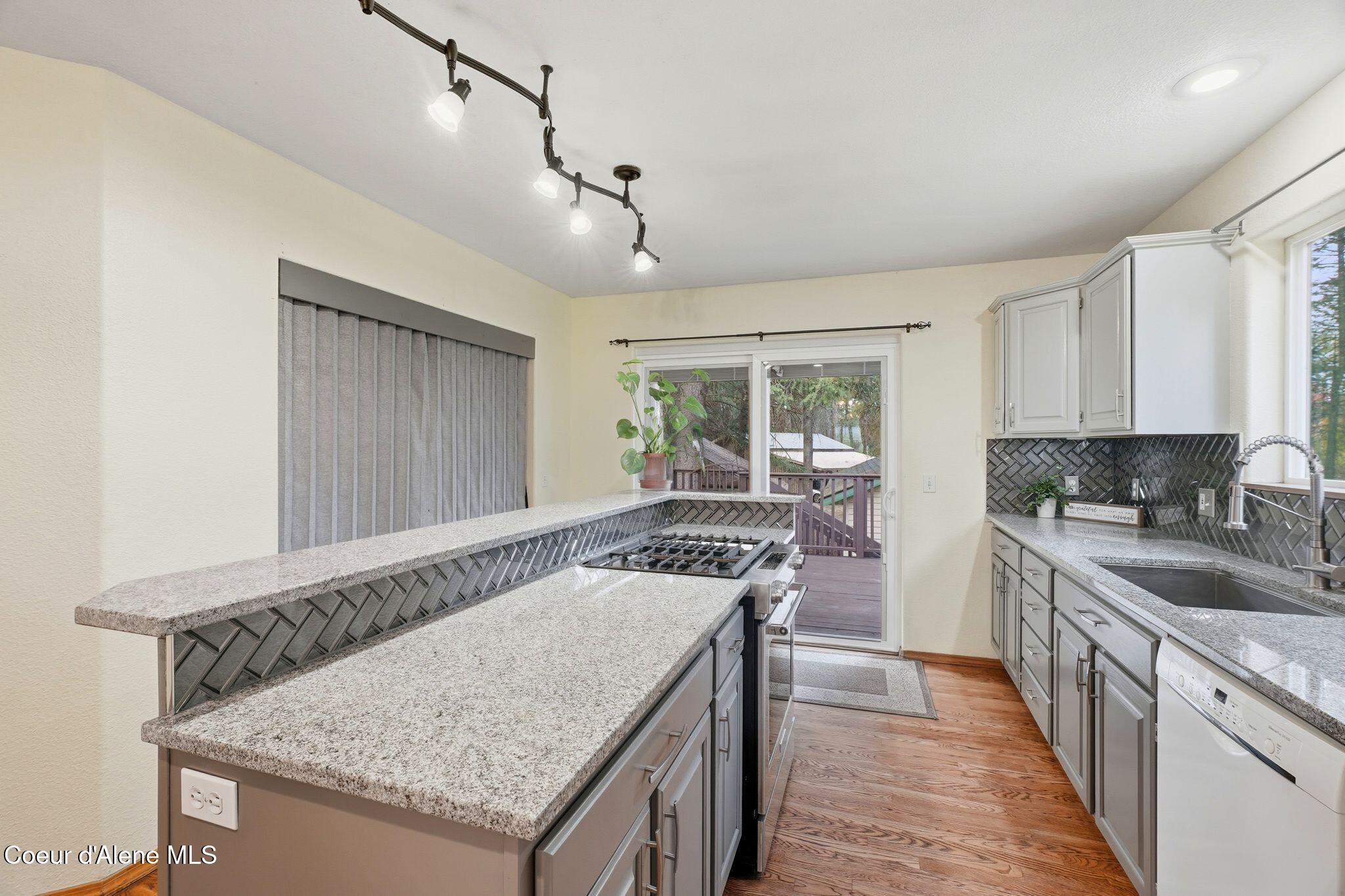 5100 West Golden Avenue Rathdrum, ID 83858 - Photo 11 of 34 Granite Countertops