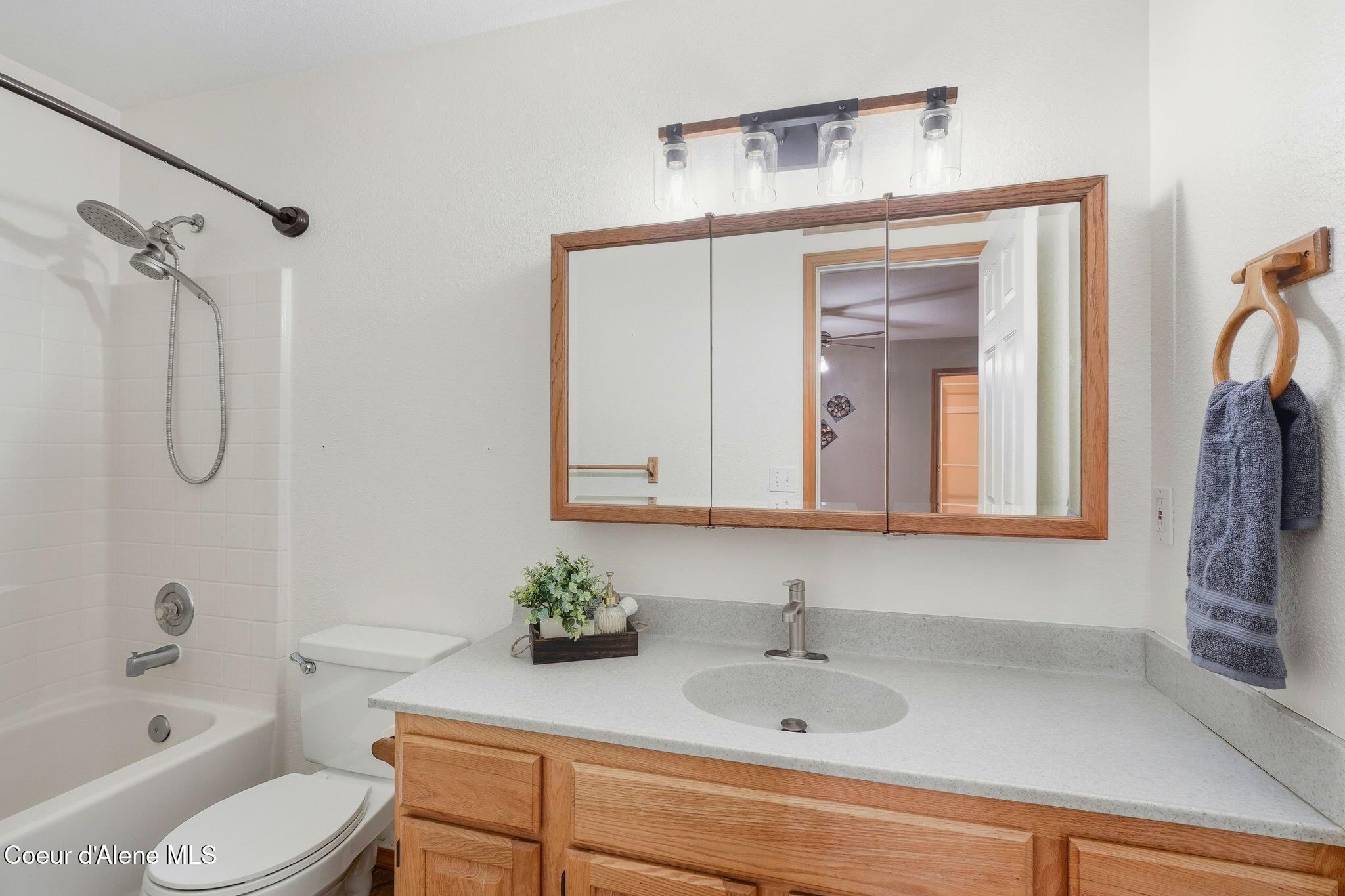 5100 West Golden Avenue Rathdrum, ID 83858 - Photo 15 of 34 Primary bathroom