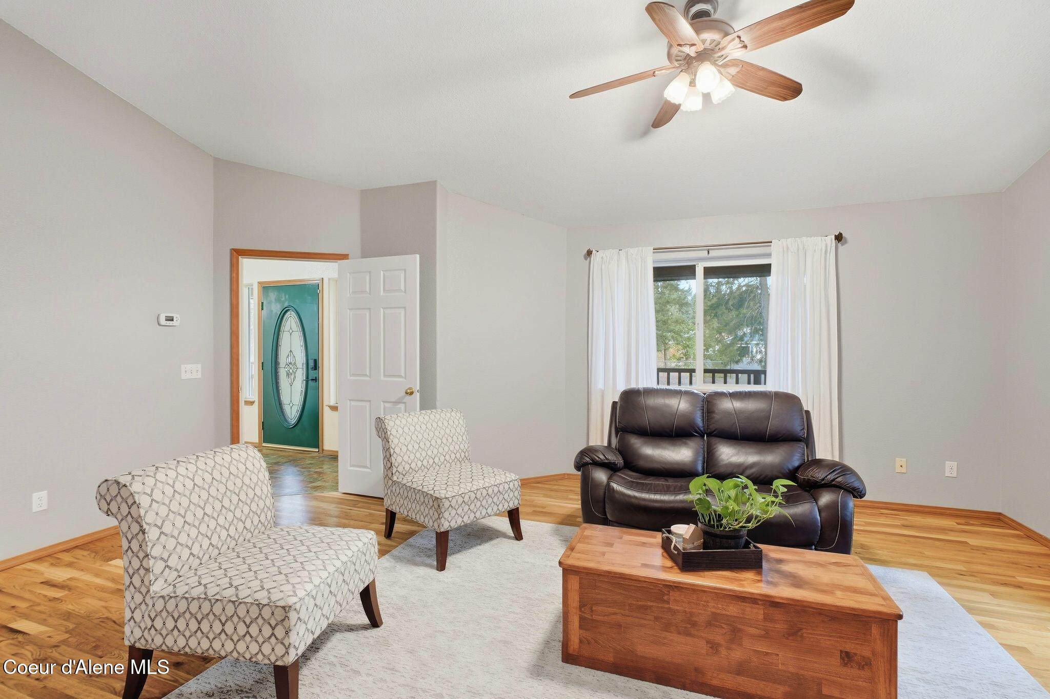 5100 West Golden Avenue Rathdrum, ID 83858 - Photo 6 of 34 Main floor living room