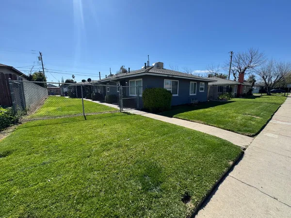 $499,990 | 3236 East Clinton Avenue, Fresno, CA 93703