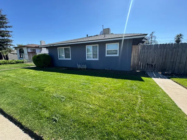 $499,990 | 3236 East Clinton Avenue, Fresno, CA 93703