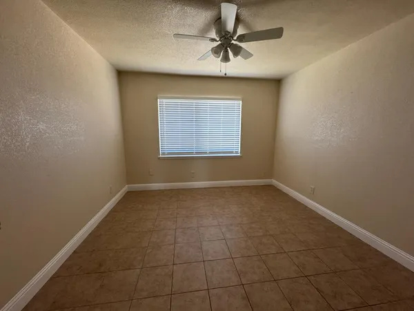 $499,990 | 3236 East Clinton Avenue, Fresno, CA 93703