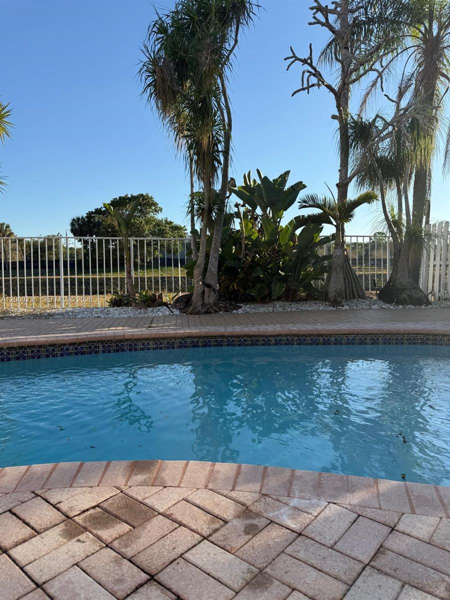 8694 Kimble Way, Unit 8694 Boca Raton, FL 33433 - Photo 5 of 19