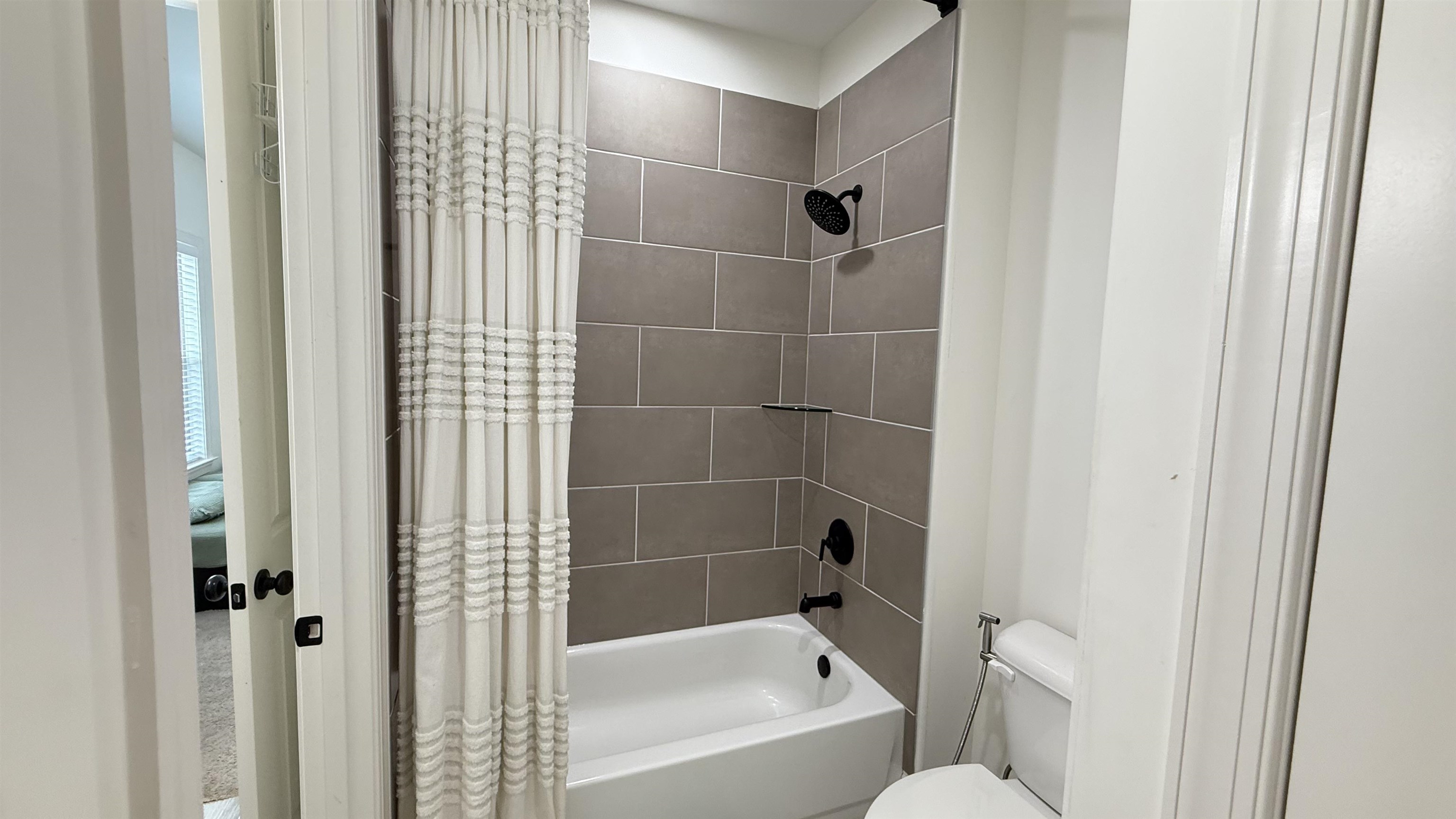 1746 Chadwick Farms Loop North Collierville, TN 38017 - Photo 29 of 35 Full bath featuring shower / bath combination with curtain and toilet