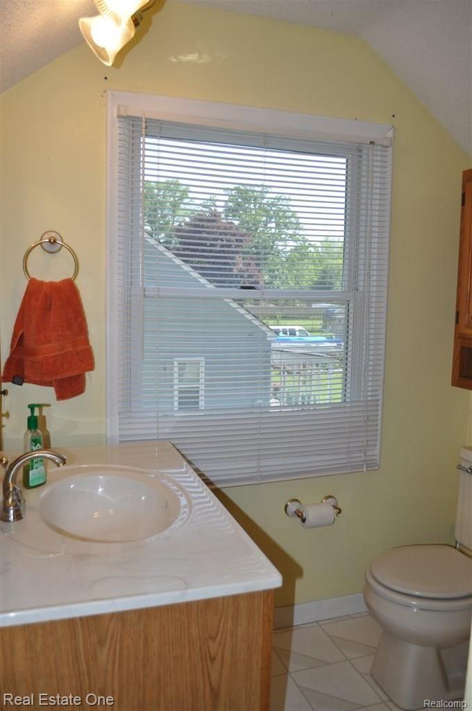10804 Quirk Road Belleville, MI 48111 - Photo 15 of 25 Master Full Bath